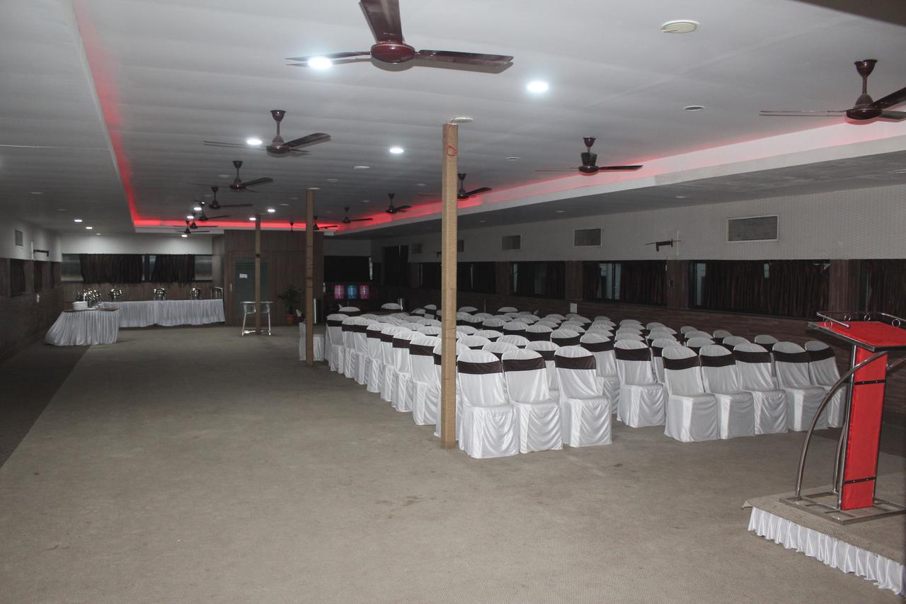 Hotel Avadh Nágpur Kültér fotó
